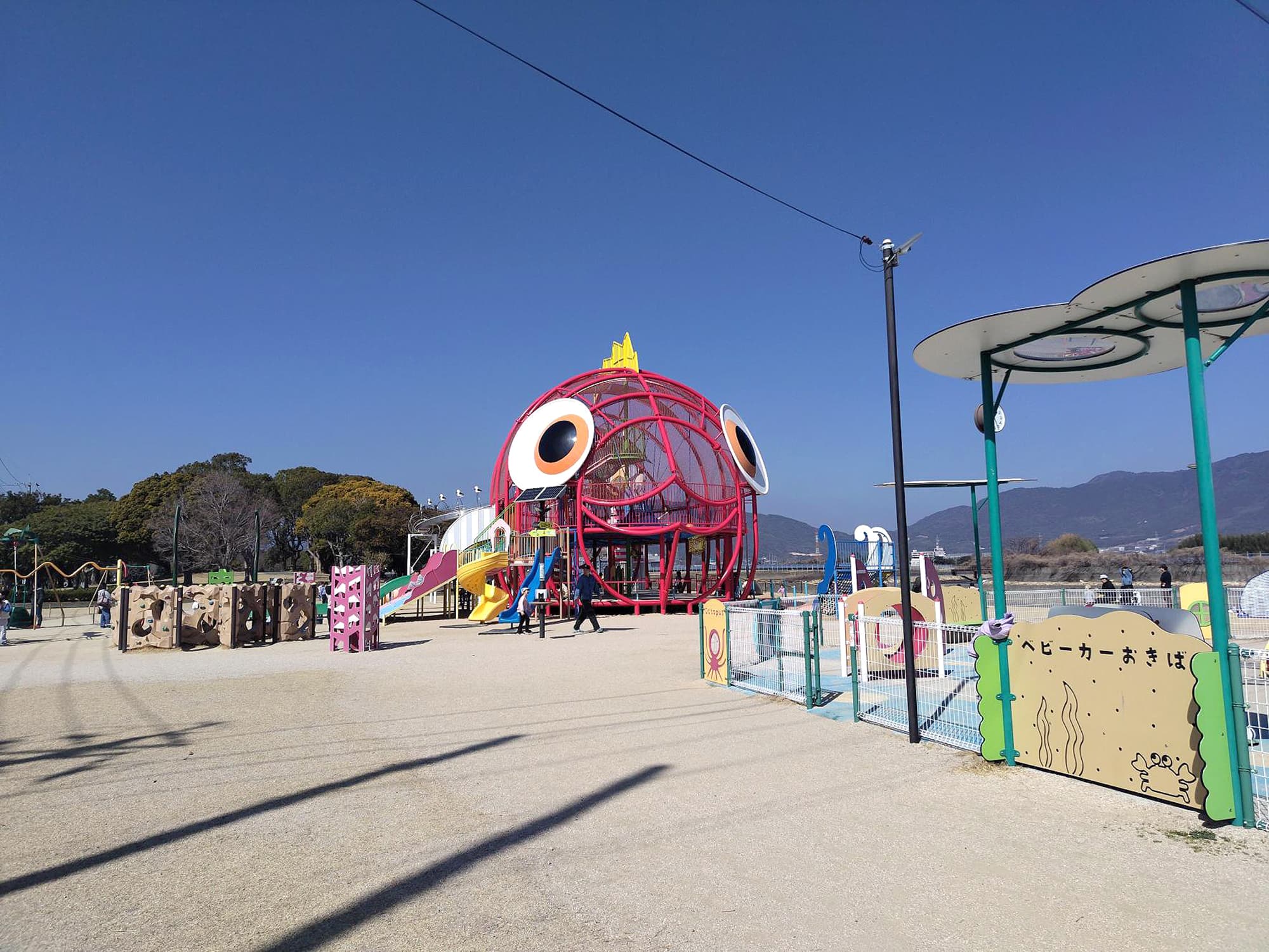かわいいおさかな遊具のメバル公園